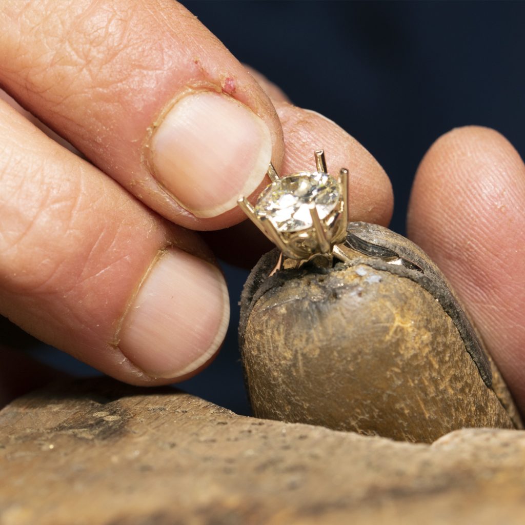 solitario anello oro diamante carati palermo gioielli giambertone artigiano orafo